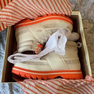 Junior’s Cheesecake Collab Sycamore Hi Boot size 10 mens